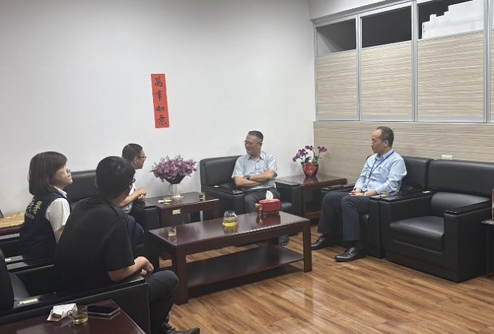交通部航港局拜會移民署國境事務大隊臺中港國境事務隊，商討郵輪旅客通關查驗與網路填寫入國登記表新制。