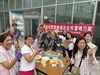 陳寶妹女士帶領學員烤沙嗲雞肉串，提前歡度中秋佳節。