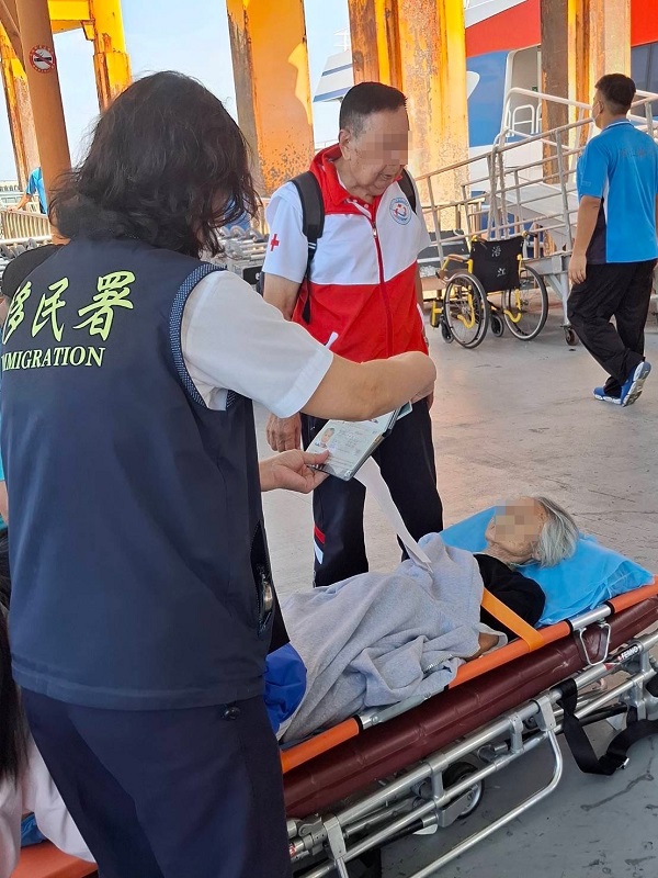 移民署協助紅十字會急病通關 攜手守護國人健康返鄉路