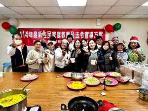 學員品嘗道地的印尼黃金雞湯，大呼暖心又暖胃。