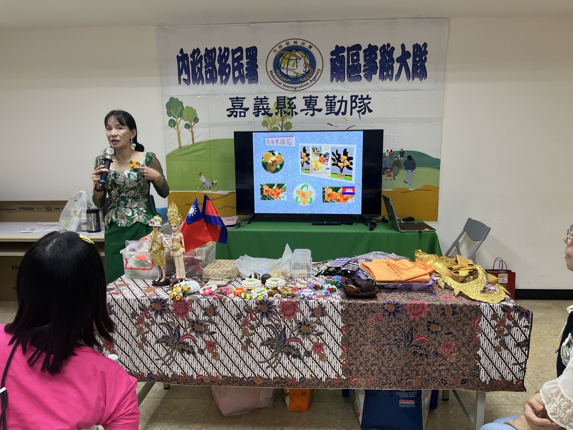 1.講師徐閤芸介紹柬埔寨國花