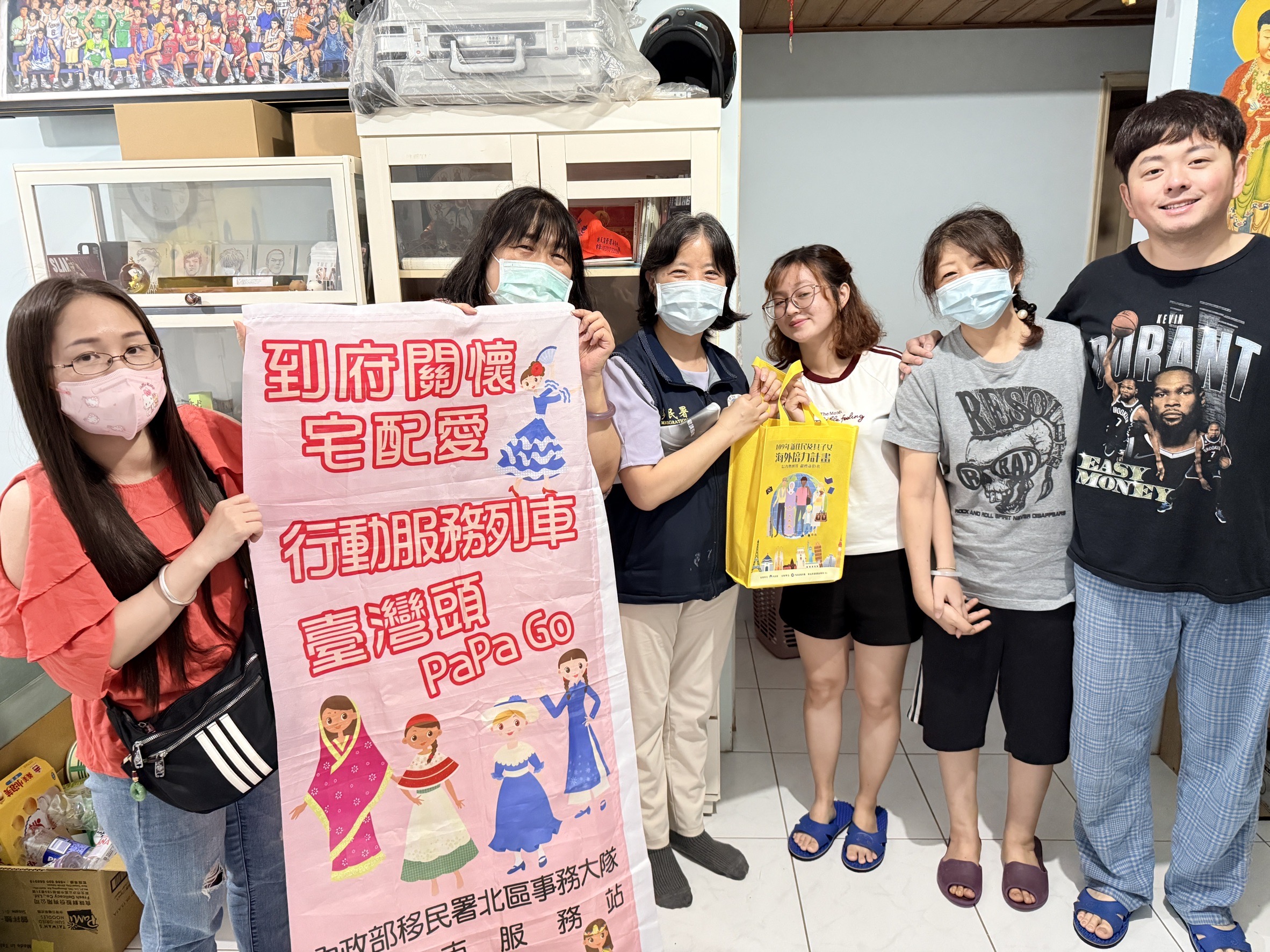 基隆站利用行動列車進行重要政令宣導