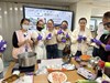 阮清心女士(左2)帶領學員製作越式水晶餃。