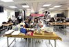 移民署桃園市服務站邀請「第12屆新住民及子女築夢計畫」獲獎者朱小萁女士(前排右1)分享得獎計畫的創作歷程。