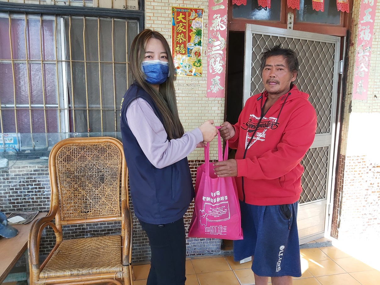 轉贈物資給越南籍新住民家庭