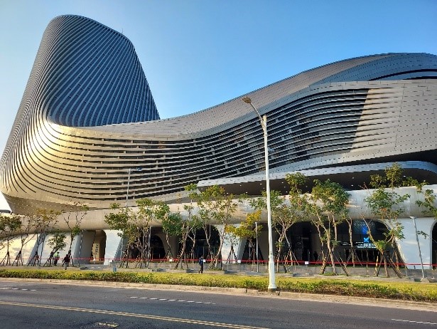 圖二、高雄港新建旅運中心外觀設計為吸睛之流線造型。